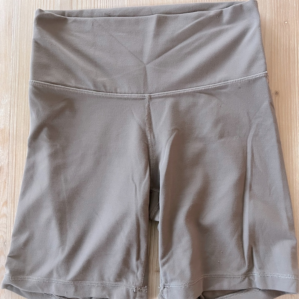 Aritzia tna butter bike shorts